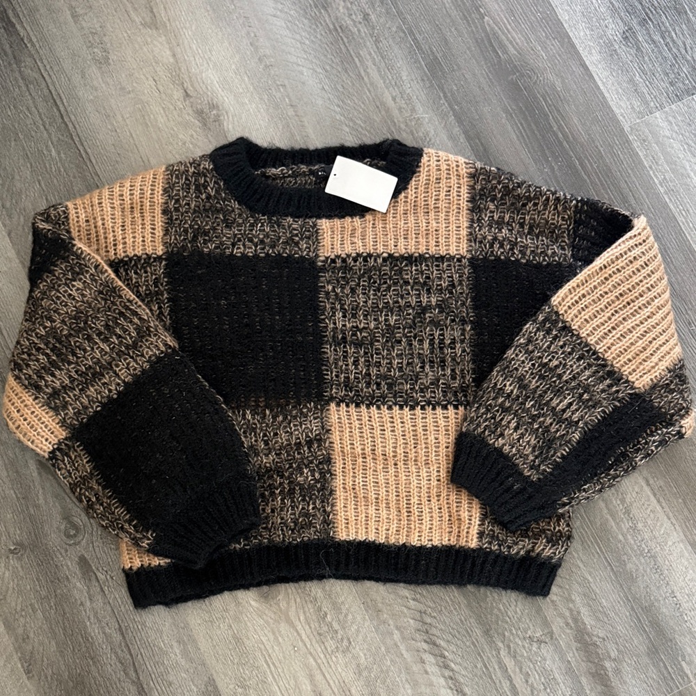 Blu Pepper Buffalo Check Black and Beige Acrylic Knit Sweater Small NWT
